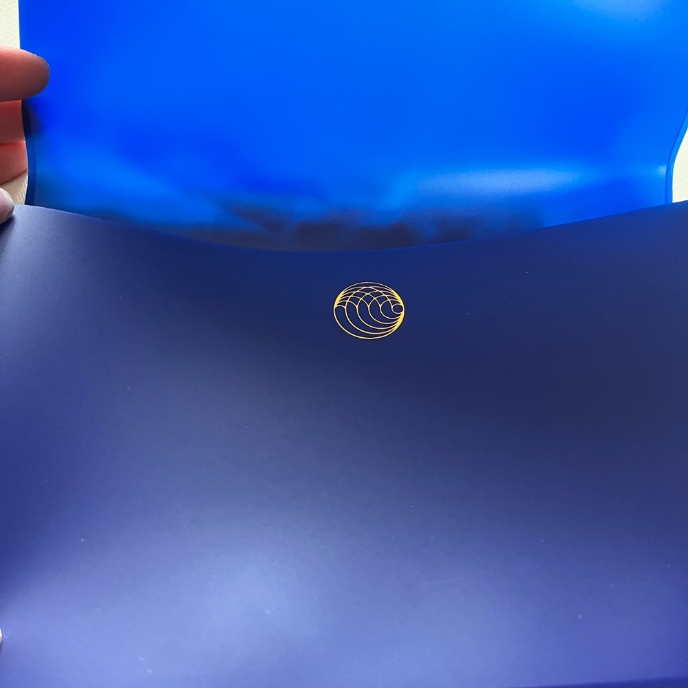 Augustinus Bader blue cosmetic pouch - Picture 3 of 4